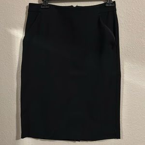 Black skirt with pockets